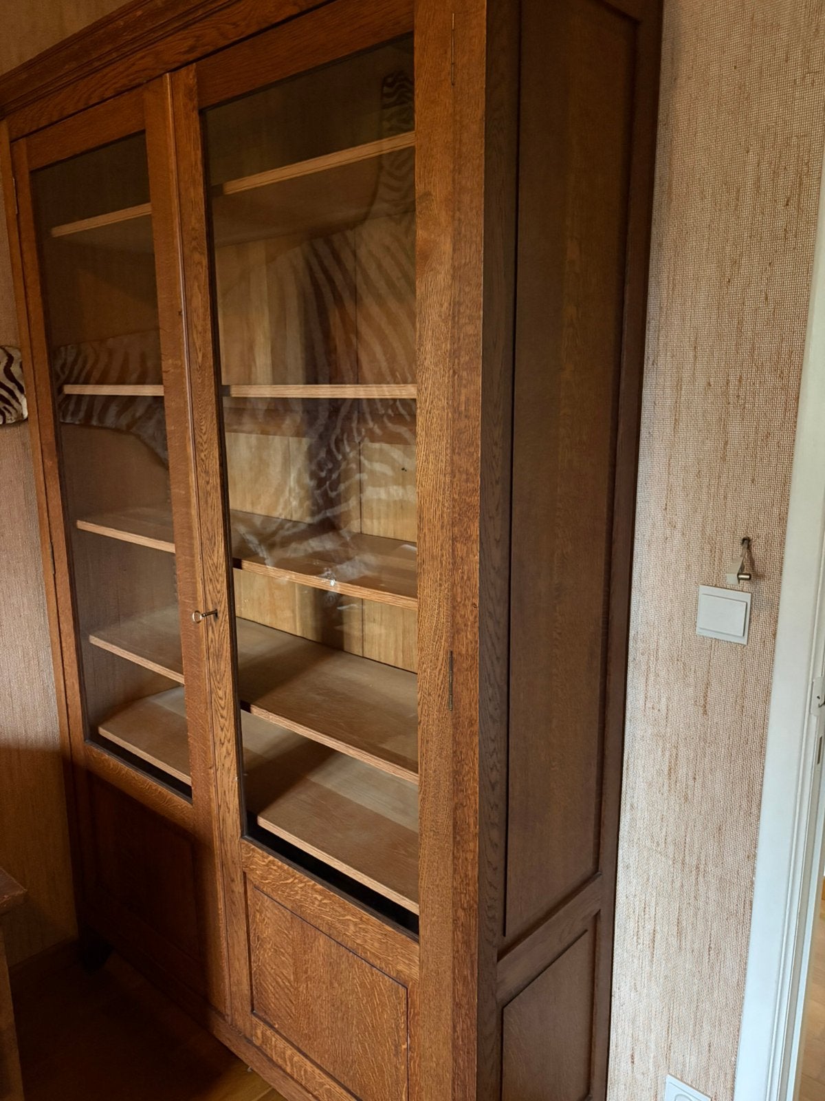 Massieve vitrine boekenkast, Ophalen, 100 tot 150 cm, 200 cm of meer, 25 tot 50 cm