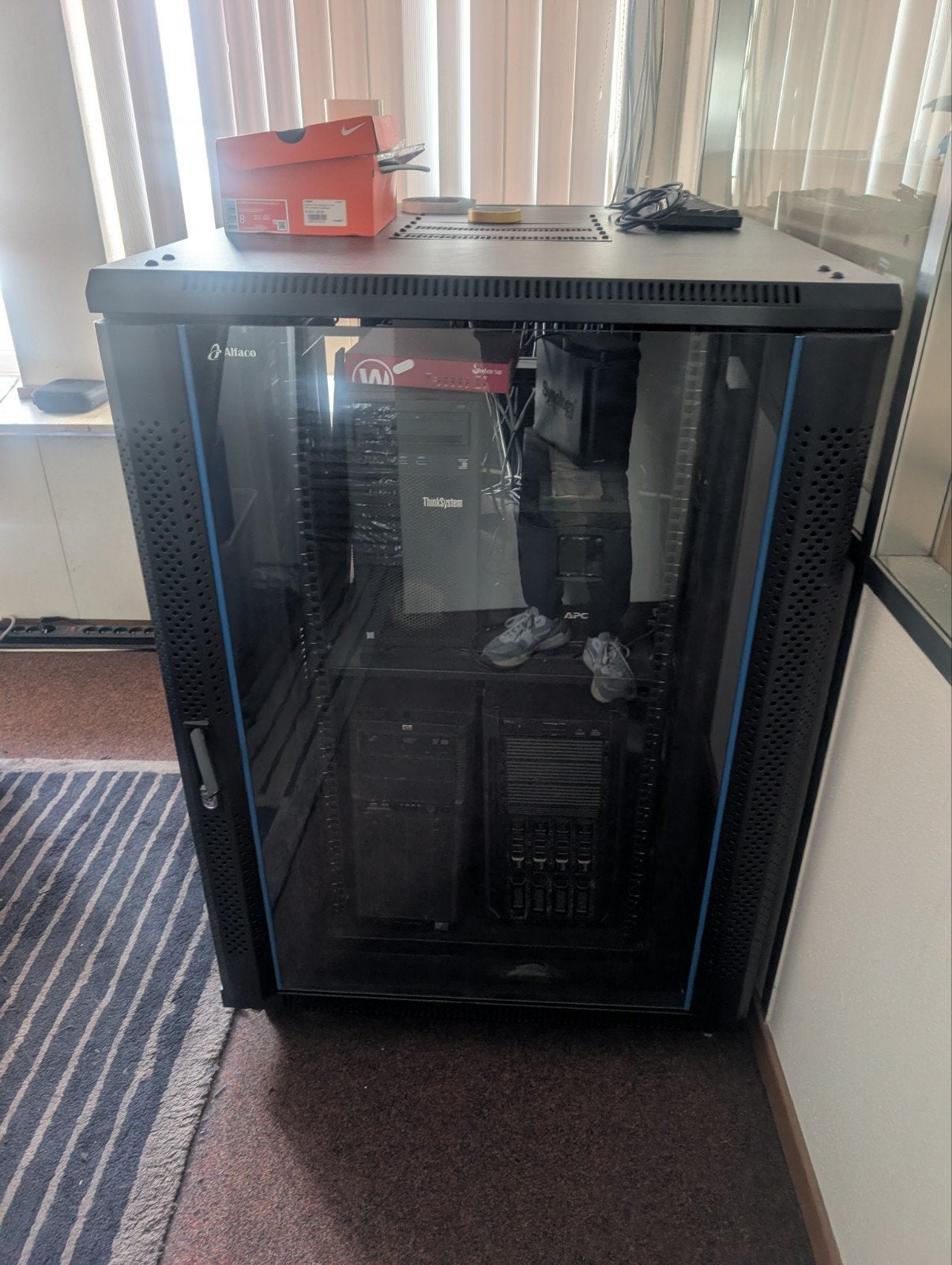 Patchkast op wielen 18u, Informatique & Logiciels, Armoires de serveurs, Enlèvement