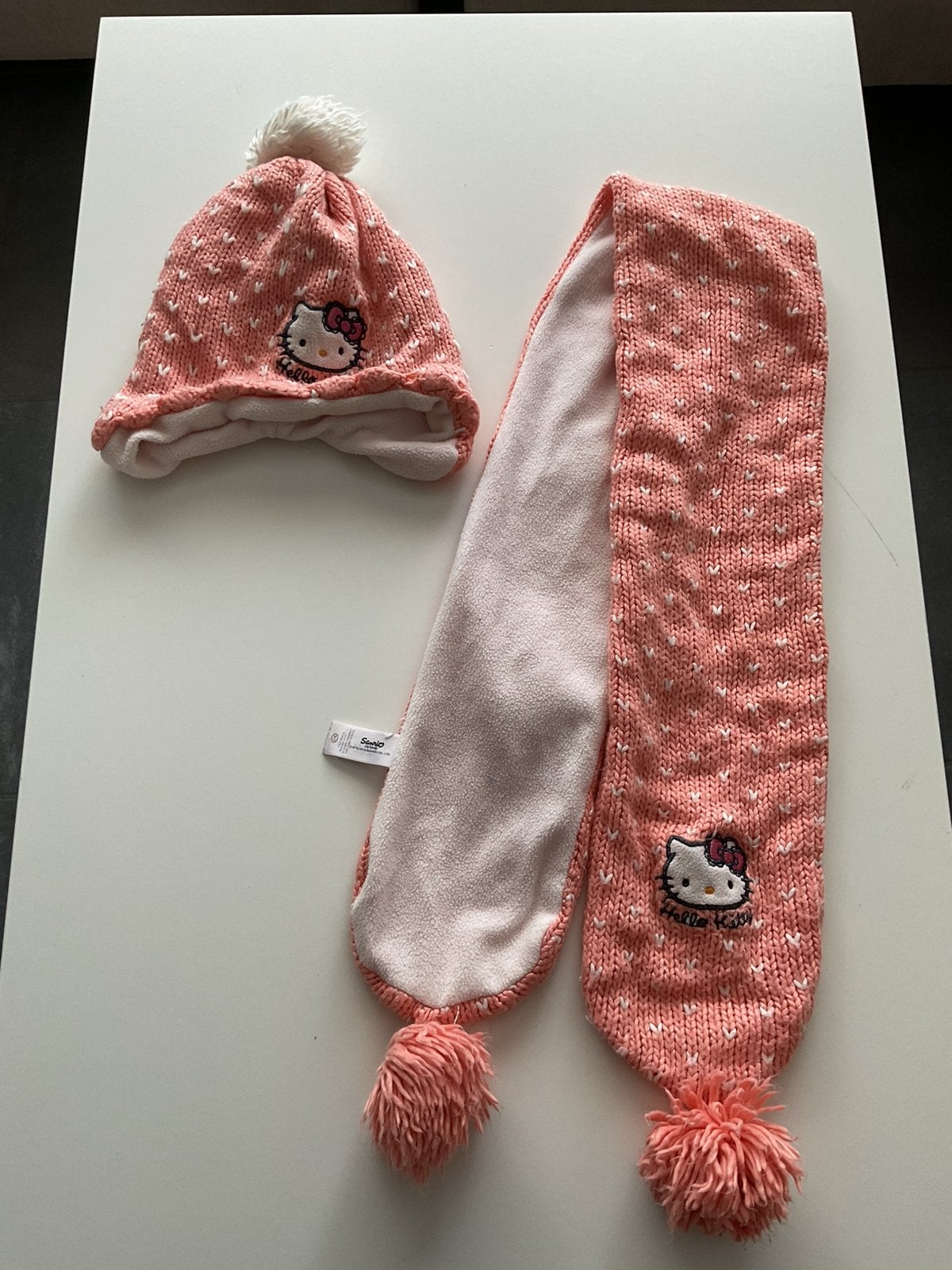 Sjaal en muts van Hello Kitty (4 tot 7 jaar), Kinderen en Baby's, Kinderkleding | Maat 104, Ophalen of Verzenden, Zo goed als nieuw