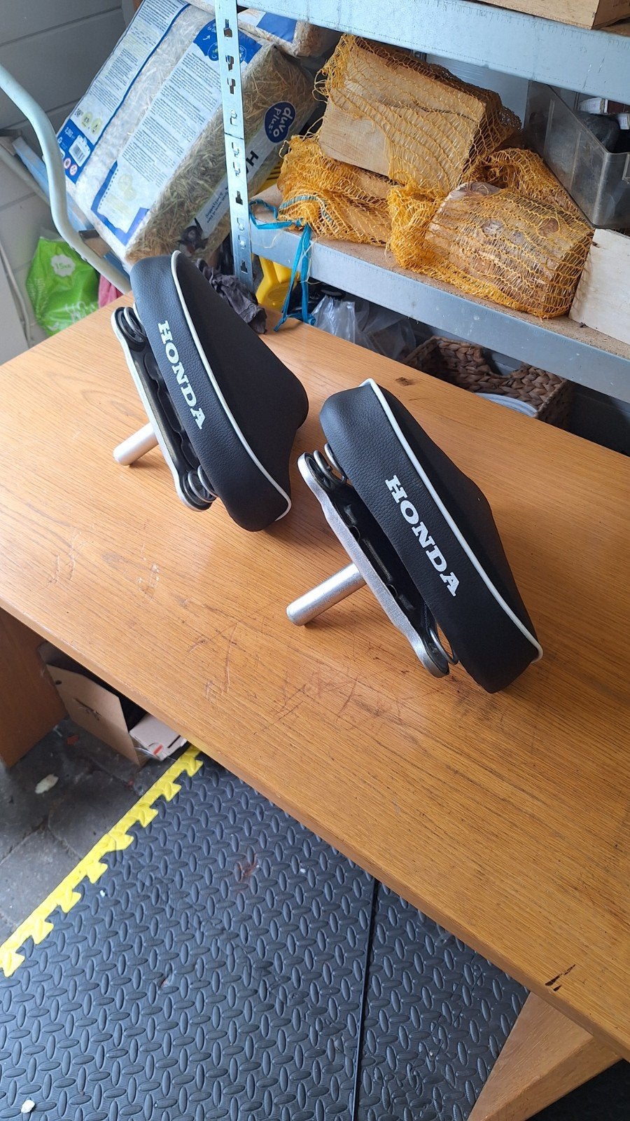 Honda amigo/novio zadels, Ophalen