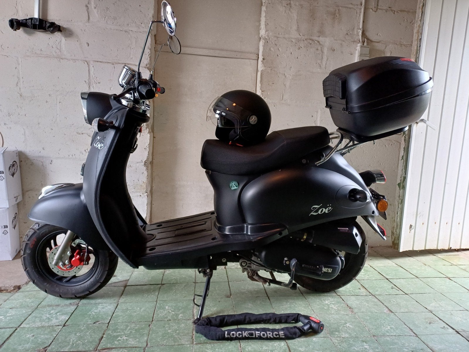 scooter Zoe retro mat zwart klasse A met papieren in orde (g, Motoren, Ophalen