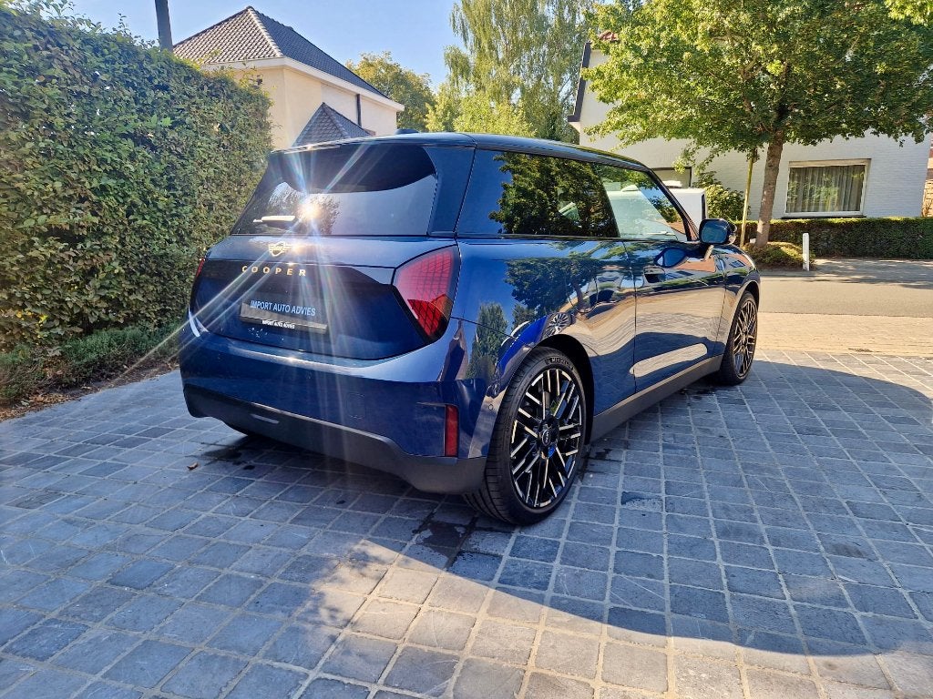 MINI COOPER E Favoured Trim 18 inch/camera/head-up/leder, Auto's, Mini, Zwart, Parkeerassistent, Blauw, Leder
