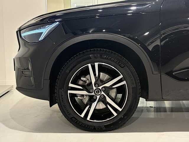 Volvo XC40 B3 Mild Hybride Plus Dark Geartronic, Auto's, Automaat, 1969 cc, Zwart, Hybride Elektrisch/Benzine