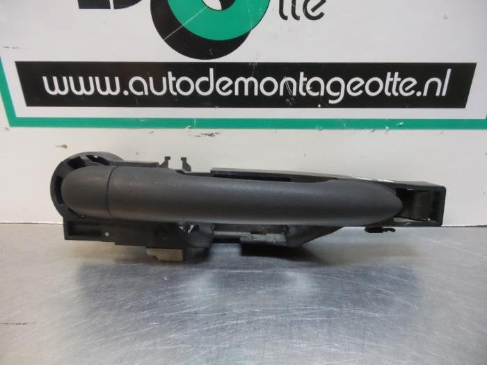 Poignée portière 4portes avant droite d'un Renault Clio (C, Renault, -, 3 mois de garantie, Utilisé