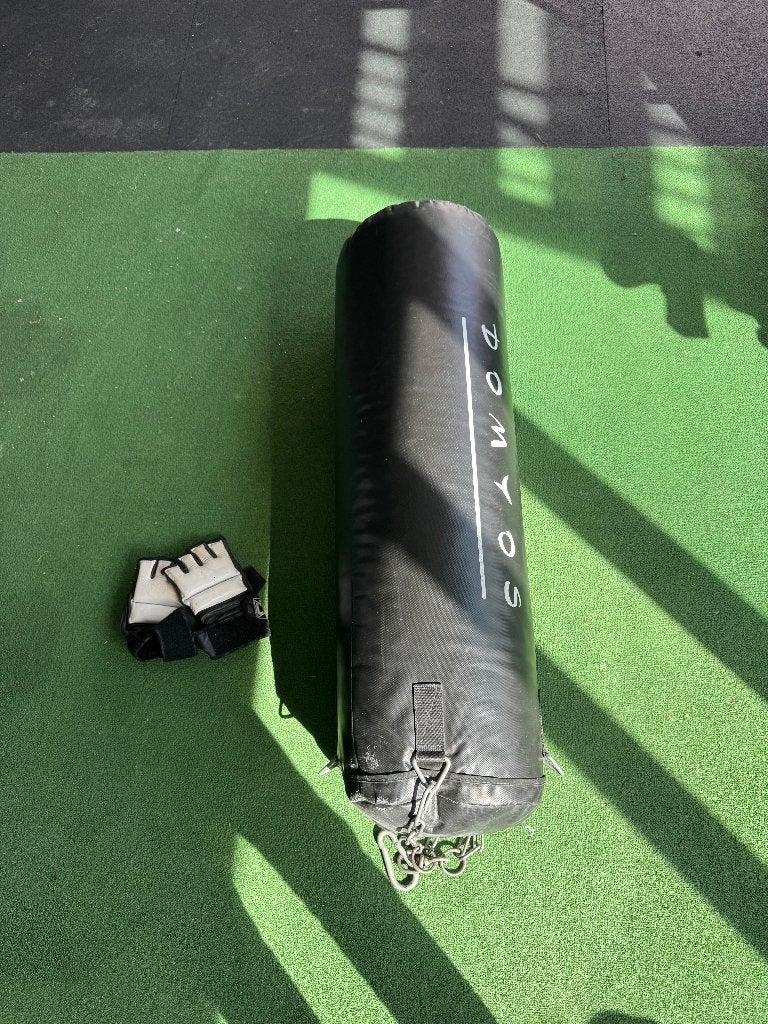 Boxing Bag Domyos + ophangrek + gloves, Ophalen, Gebruikt, Bokszak