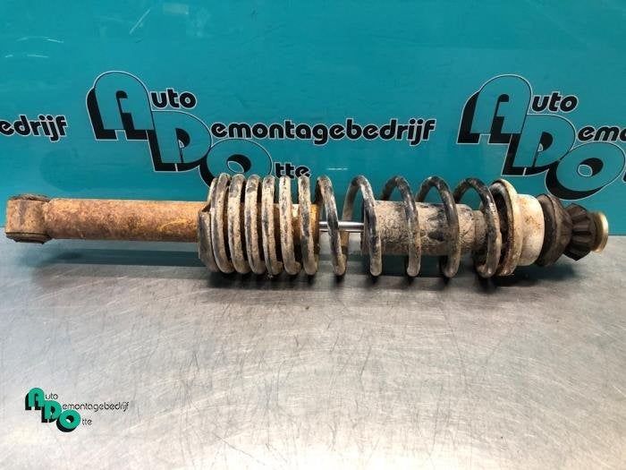 Schokdemperpoot rechts-achter van een Volkswagen Golf (Golf, Gebruikt, -, Volkswagen, -