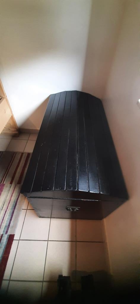 Boîte en bois sur roulettes, Enlèvement