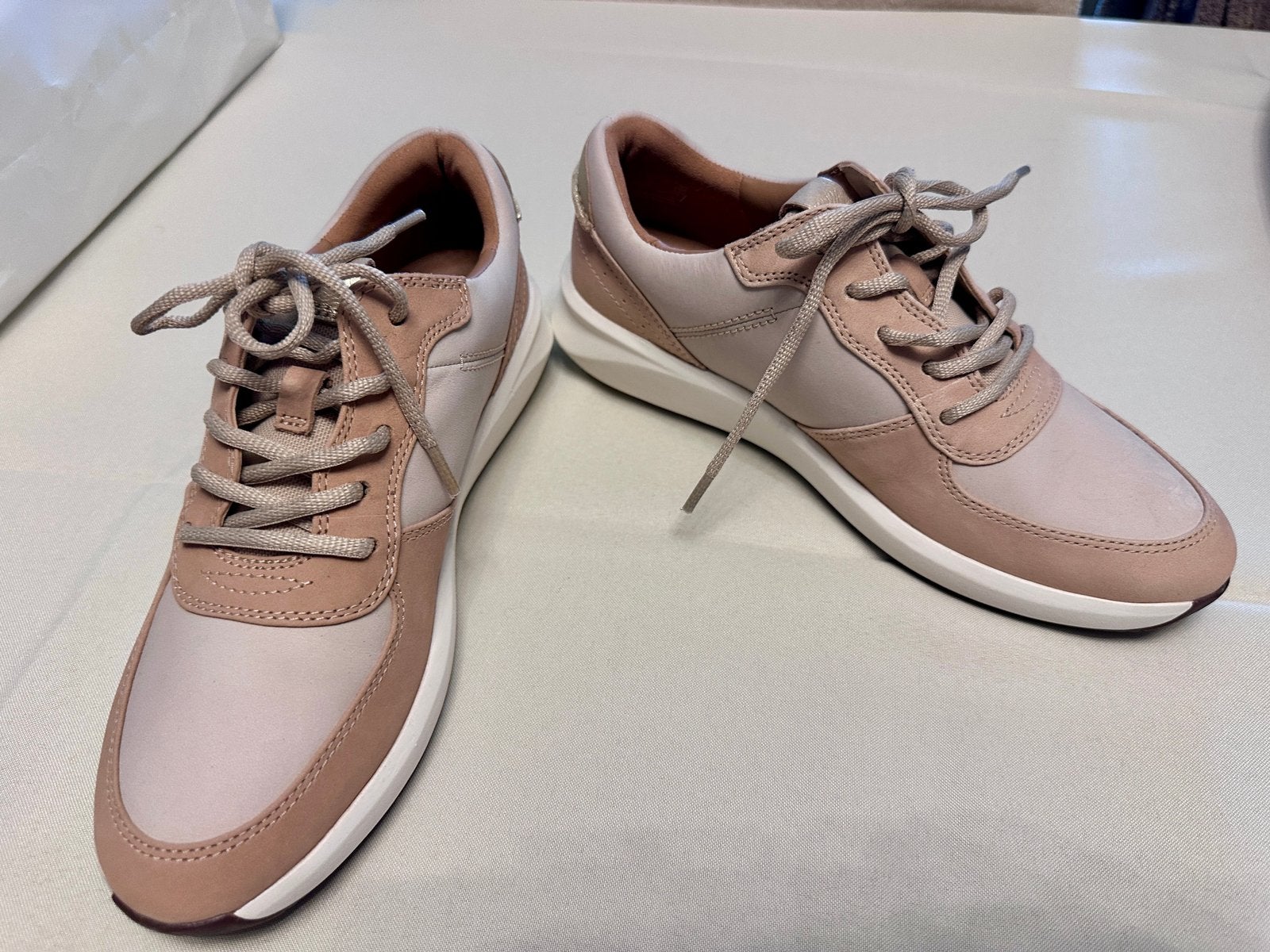 Clarks damesschoenen, Kleding | Dames, Beige, Nieuw, Ophalen of Verzenden, Sneakers