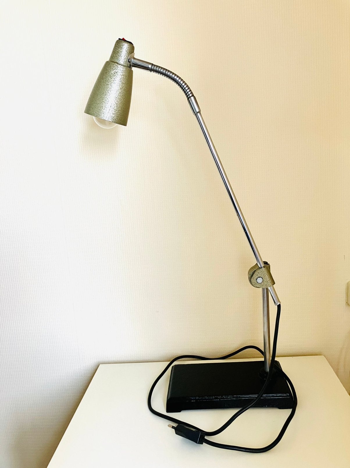 VINTAGE 50’s BUREAU LAMP VAN “RINALDO BERTONI” (Zie Beschr.), Industriel, Vert, Enlèvement ou Envoi, Lampe de bureau