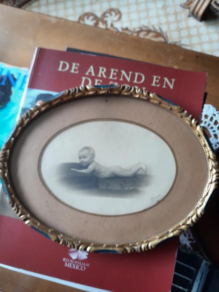 2 oude baby foto s van kasteel mooie kaders gesigneerd, Ophalen of Verzenden, Foto
