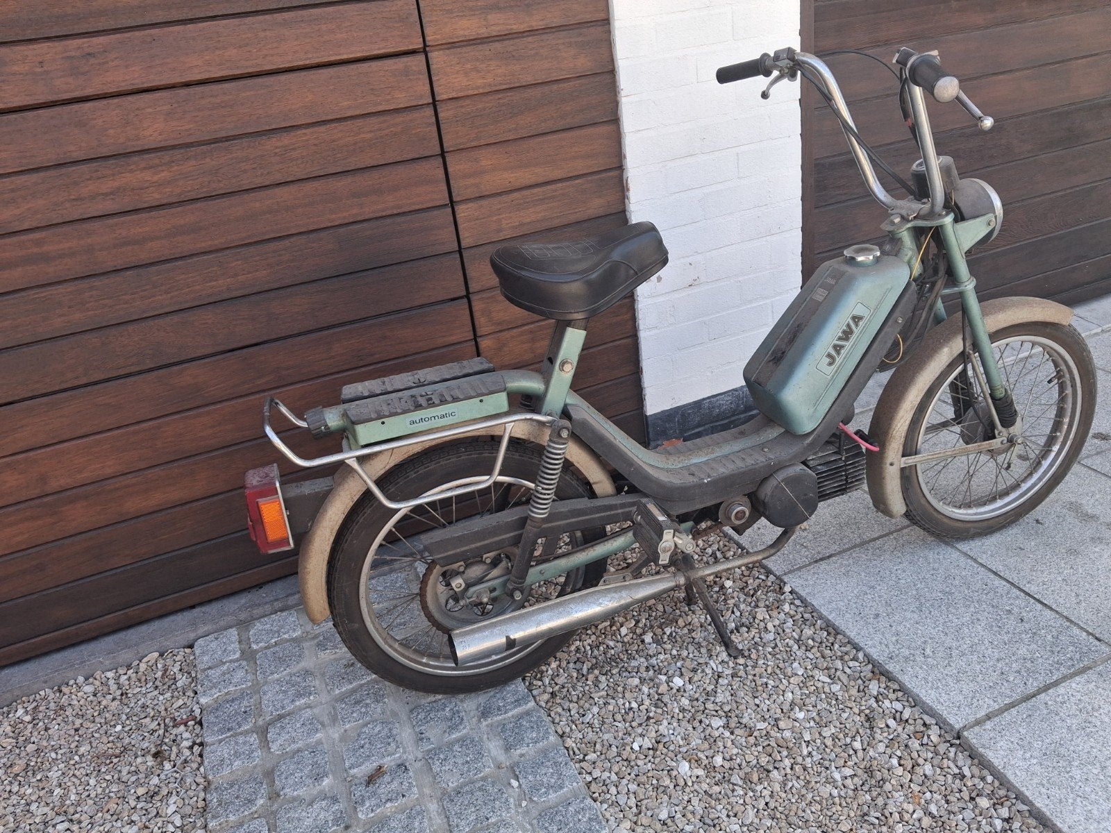 Jawa brommer, Ophalen