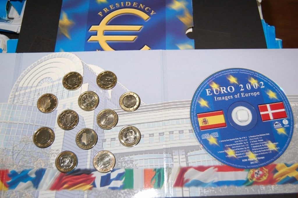 Coffret de la présidence 2002 : 12 x 1 euro >+ 2 CD, Envoi, Série