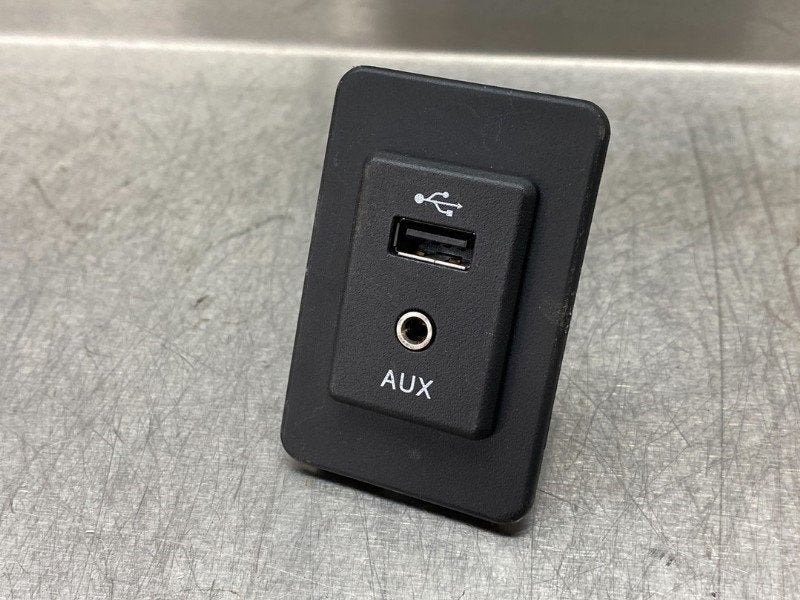 AUX/USB POORT Nissan Note (E12) (01-2012/12-2016), Gebruikt, Dhr. M. Roggen, Marinus@Japoto.nl, Stadsweg 37 37
9917 PV  WIRDUM GR., NL