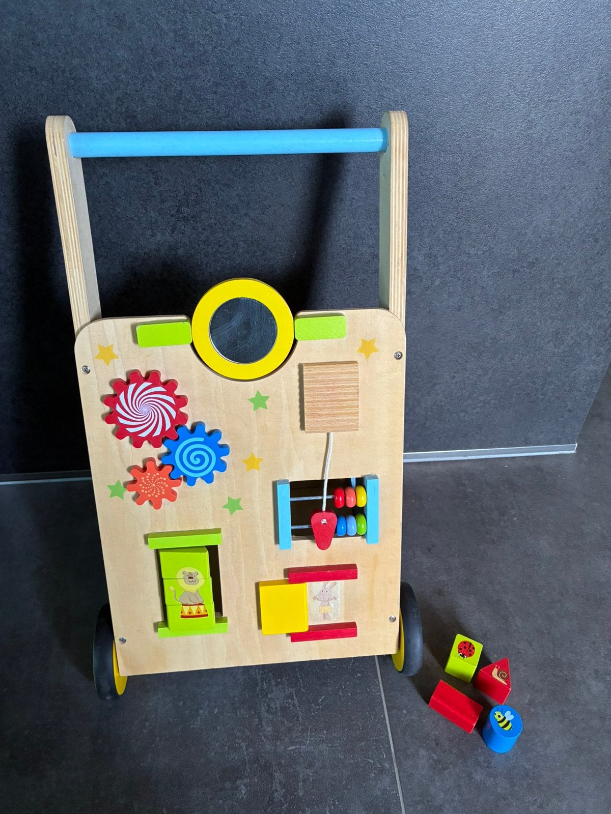 Chariot à pousser, Enfants & Bébés, Jouets | Jouets en bois, Enlèvement ou Envoi, Utilisé, Jouet à Pousser ou Tirer