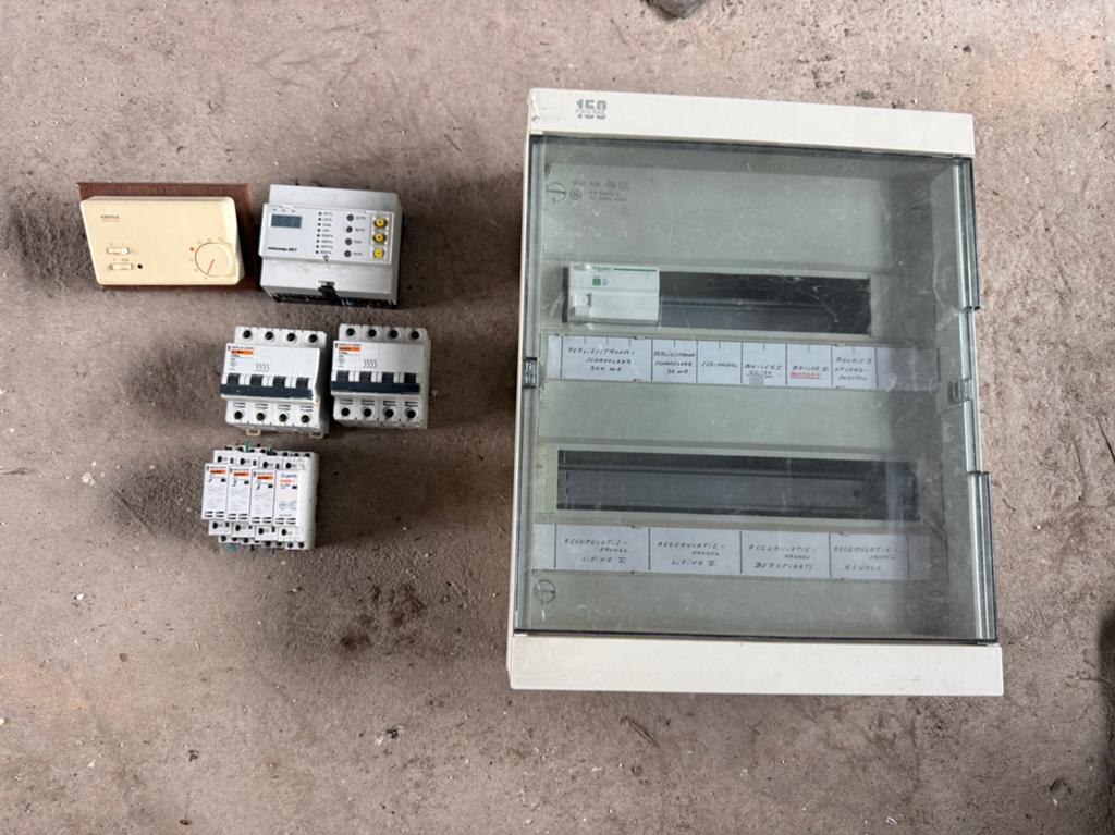 Fix-o-rail 150 met 300mA verliesstroom en enkele zekeringen, Bricolage & Construction, Enlèvement, Utilisé, Autres types