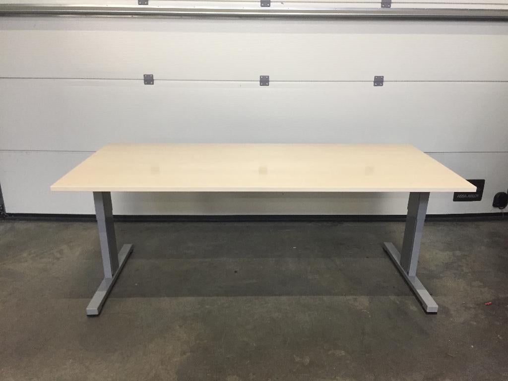 (6) Mooi moderne bureaus in hoogte verstelbaar, Ophalen, In hoogte verstelbaar, Zo goed als nieuw
