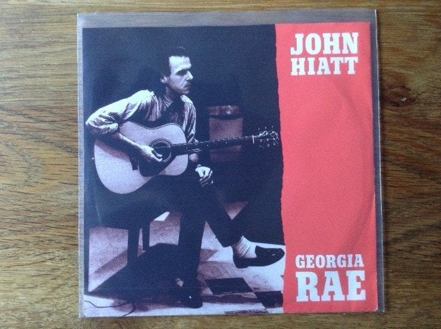 single john hiatt, 7 inch, Ophalen of Verzenden, Fotohoes, Rock en Metal