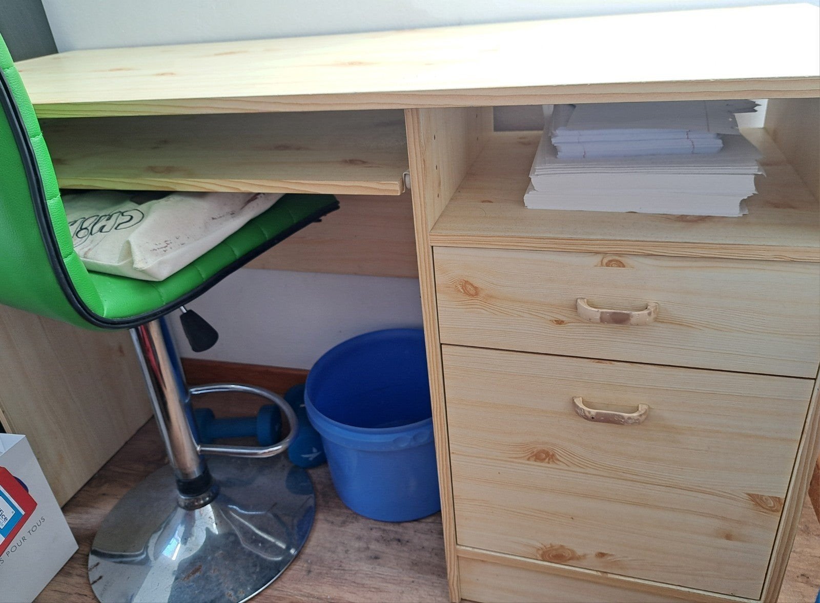Bureau et chaise, Ophalen