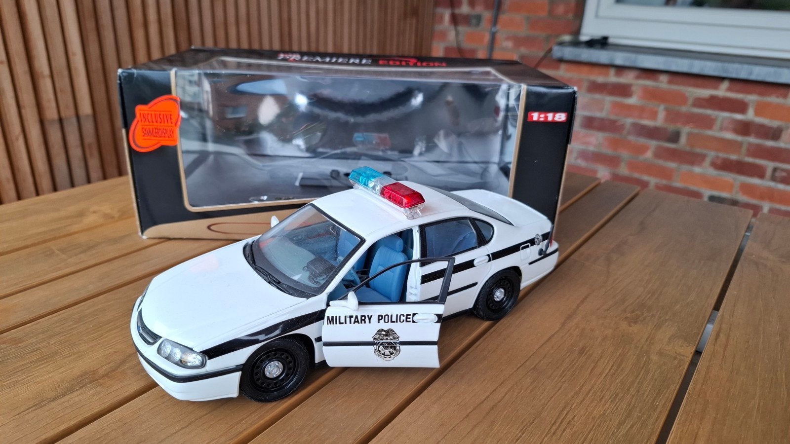 Mp car schaal 1/18, Hobby en Vrije tijd, Ophalen of Verzenden, Zo goed als nieuw, Auto, Maisto