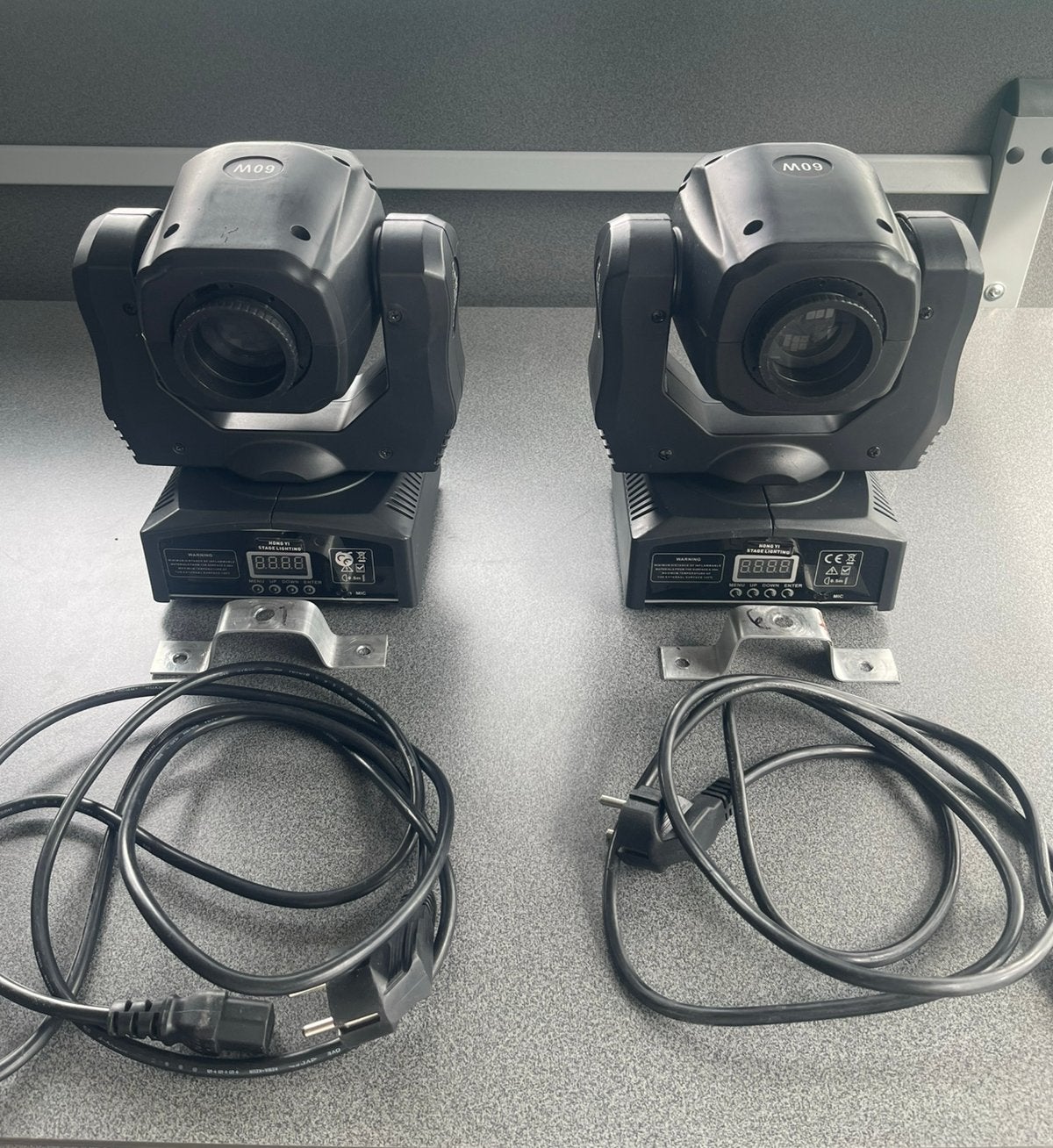 2x 60w moving head te koop - €120, Enlèvement ou Envoi, Utilisé, Lumières, Commande sonore