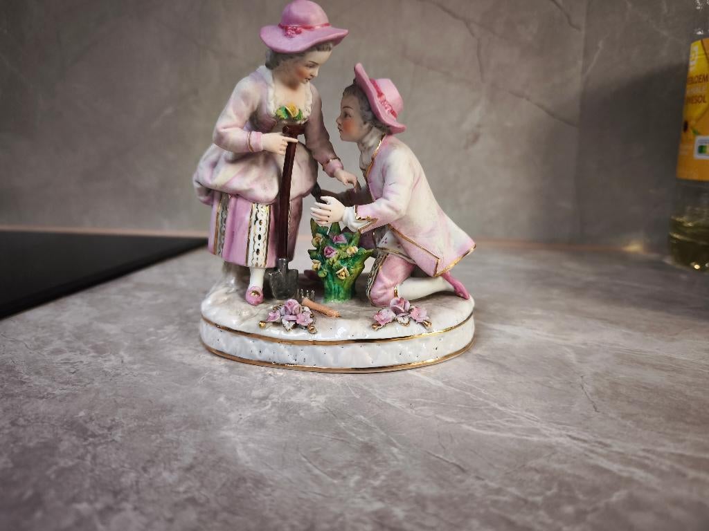 Porseleinen beeldje, Antiek en Kunst, Antiek | Schalen, Ophalen of Verzenden