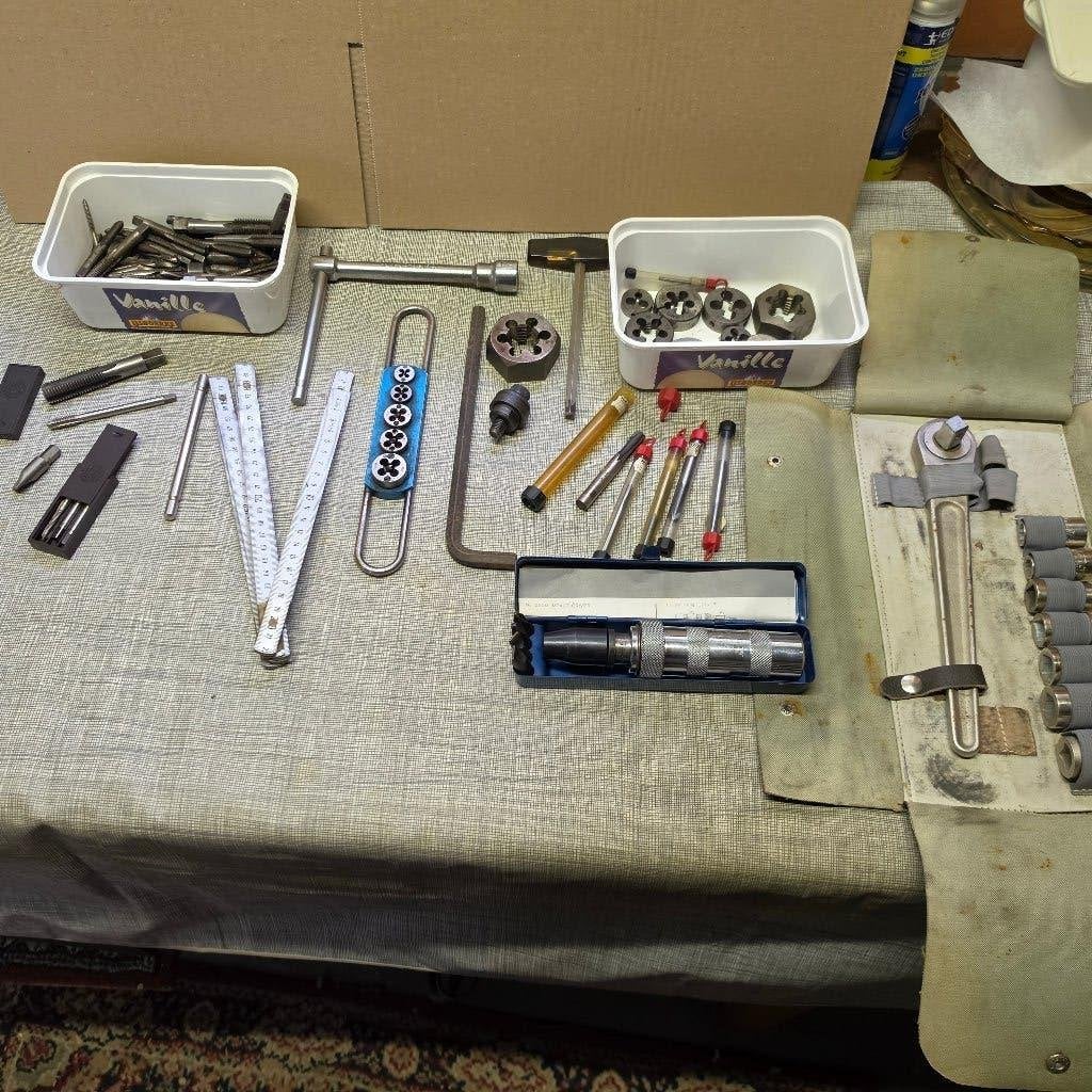 Divers materiaal - dopsleutels - tappen - bitten ..., Ophalen of Verzenden, Zo goed als nieuw, Gereedschapsset, Overige merken
