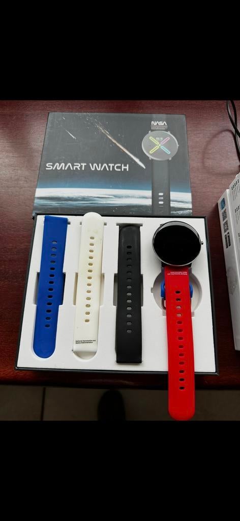 Nieuwe Smartwatch en 2 gratis, Enlèvement, Comme neuf