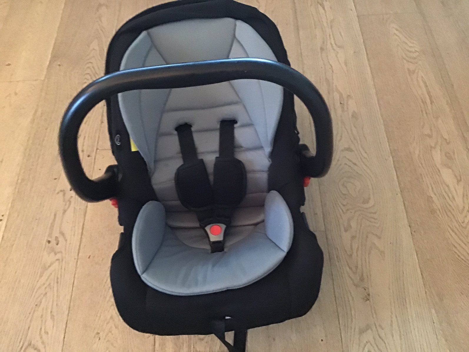 Siège auto bébé à vendre, Enfants & Bébés, Enlèvement, Comme neuf, Autres marques, Ceinture de sécurité