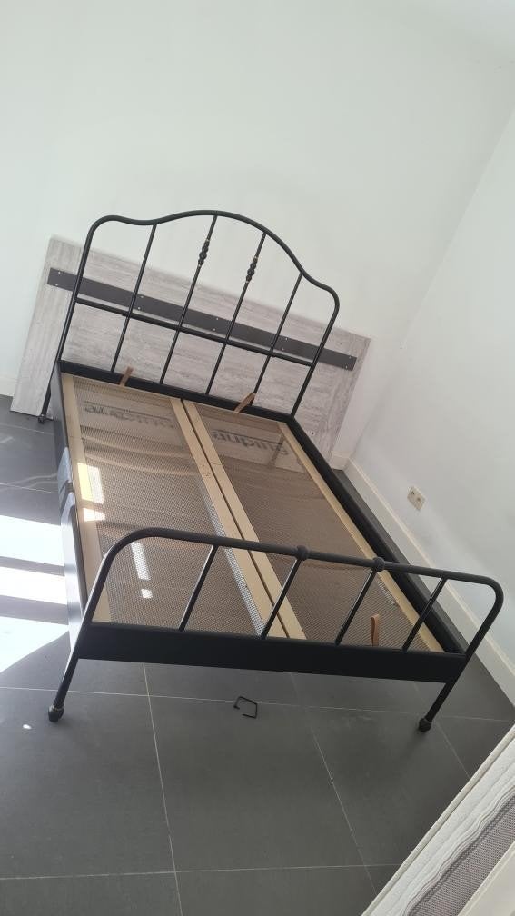 Ikea bed 140x200, Huis en Inrichting, Slaapkamer | Bedden, Ophalen, Verstelbaar, Zwart, 140 cm