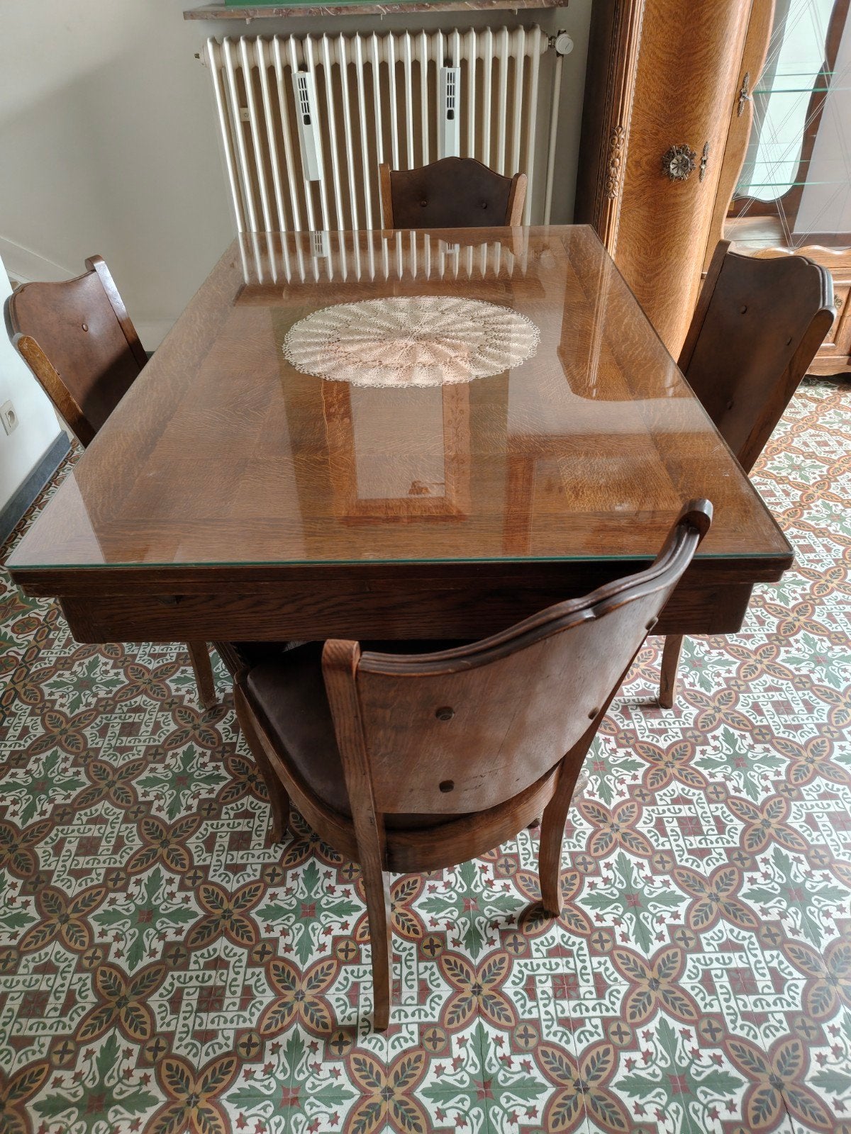 Tafel verlengbaar, 5 stoelen, Vitrinekast, Buffetkast, Ophalen