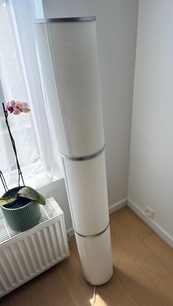 Te koop: VIDJA Staande lamp, wit, 138 cm, Huis en Inrichting, Ophalen, Gebruikt, 100 tot 150 cm