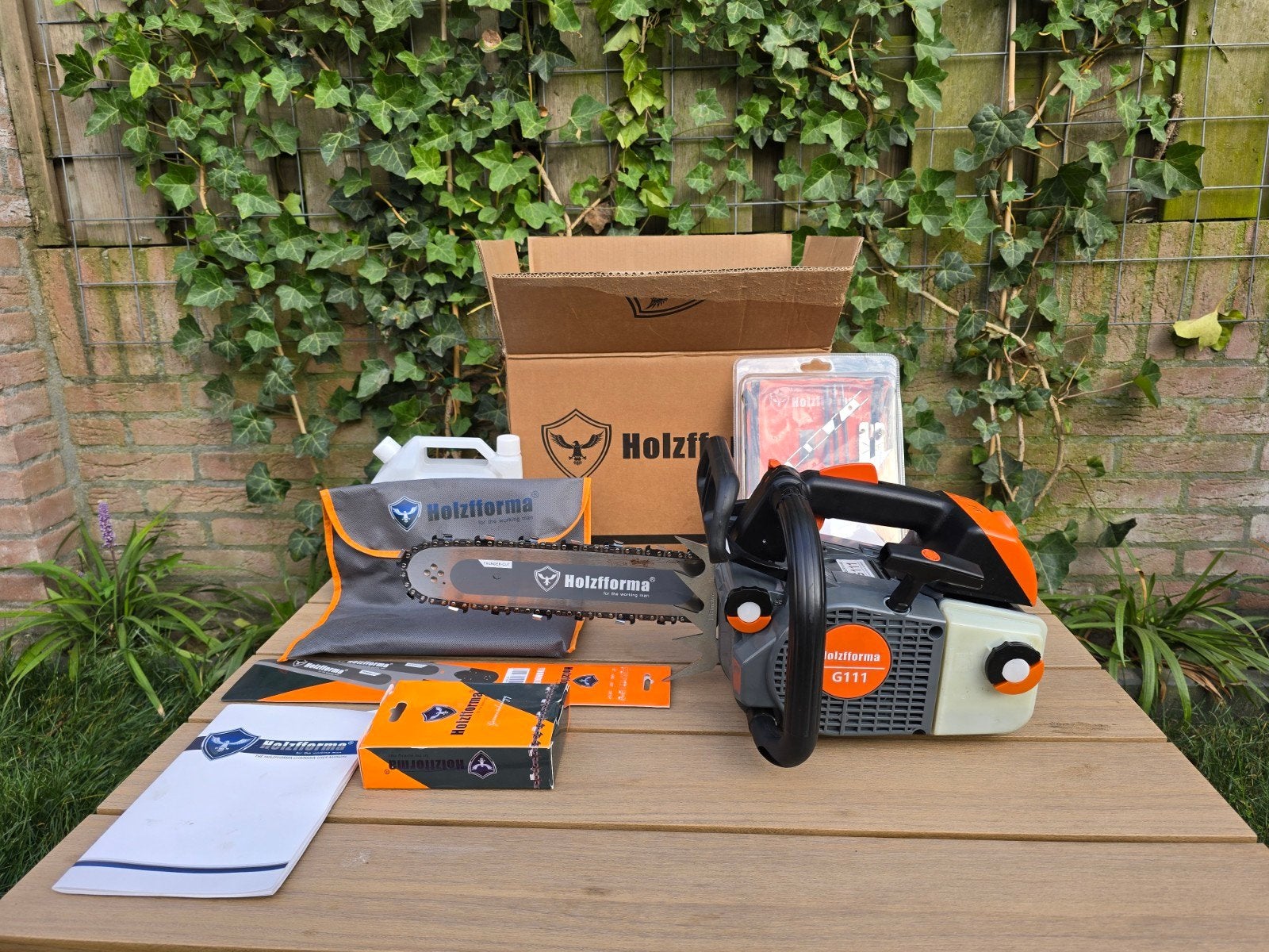 Nieuwe benzine kettingzaag Holzfforma G111
+ garantie, Ophalen of Verzenden, Nieuw, Benzine