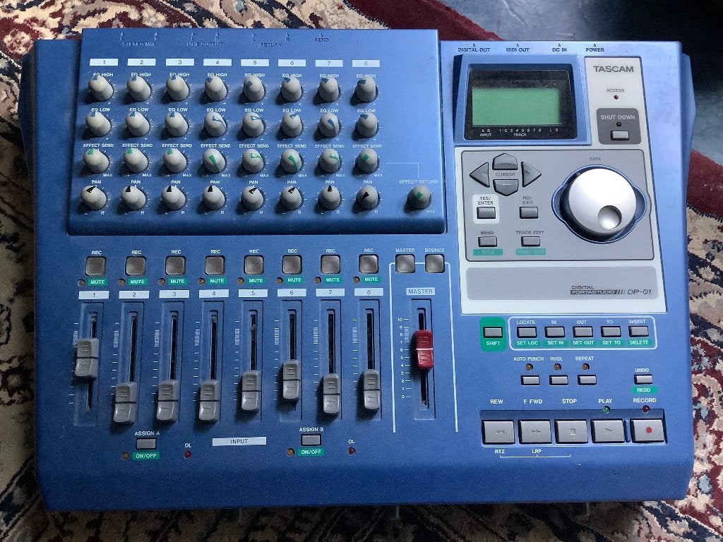 Tascam DP-01, Enlèvement, Utilisé, 5 à 10 canaux, Entrée micro