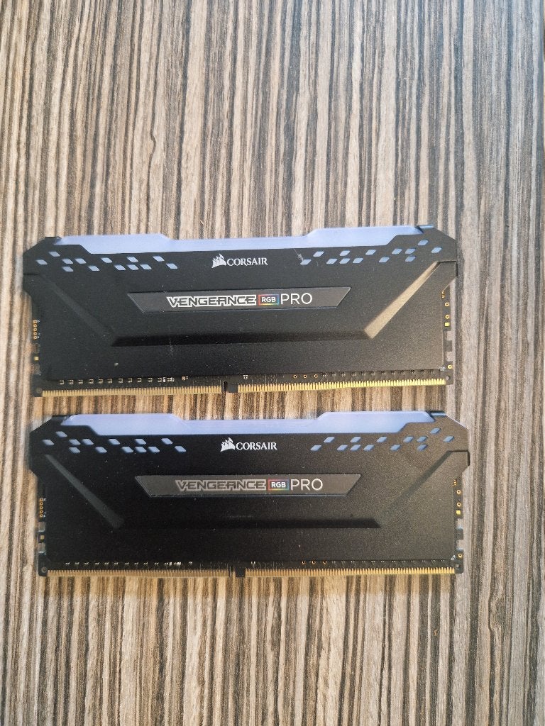 Corsair Vengeance RGB Pro 16 Go DDR4 (2 x 8 Go) à 3000 MHz, Informatique & Logiciels, Enlèvement ou Envoi, DDR4, Utilisé, Desktop