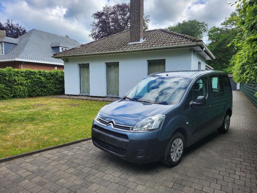 Citroen Berlingo 1.6HDi Bestelwagen**3 Plaatsen**Airco**Eur5, Stof, Multifunctioneel stuurwiel, 1560 cc, 133 g/km