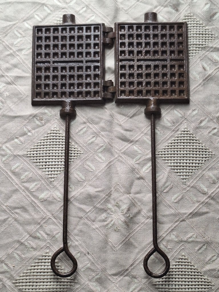 Joli ancien gaufrier en fonte, Antiquités & Art, Enlèvement ou Envoi