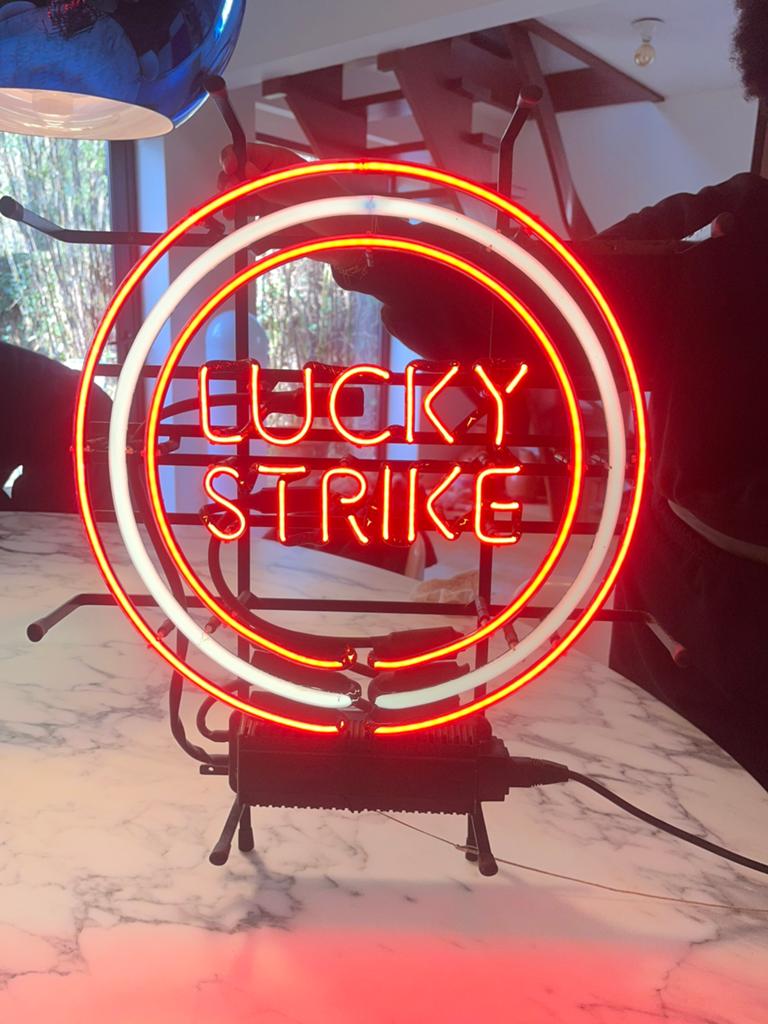 Lucky Strike neon lichtbak te koop!!!, Ophalen, Gebruikt, Lichtbak of (neon) lamp