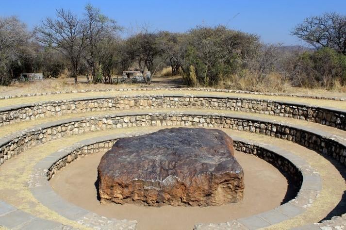 Météorite "HOBA"  de 0,88gr, Collections, Enlèvement ou Envoi