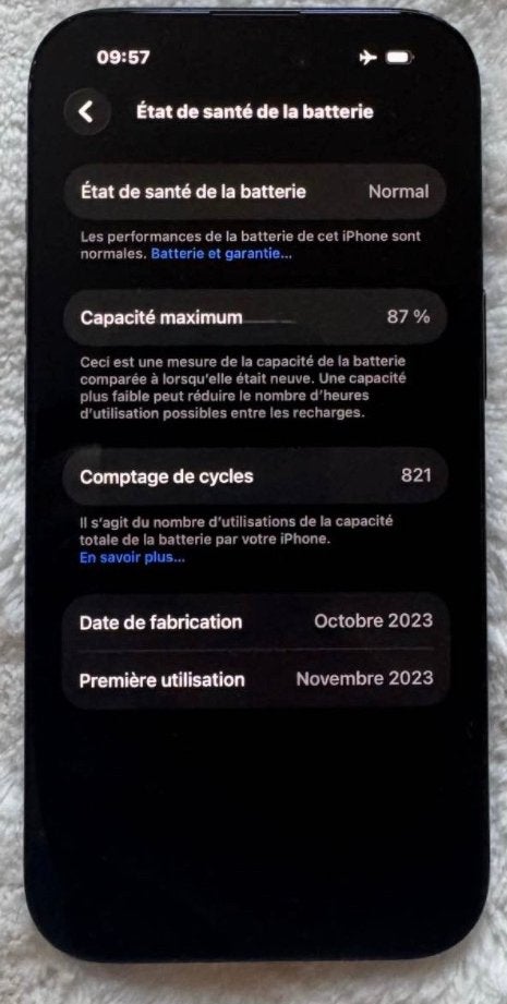 Superbe Iphone 15 128 GB de couleur noir neuf dans sa boîte, Enlèvement, Comme neuf, 128 GB, IPhone 15