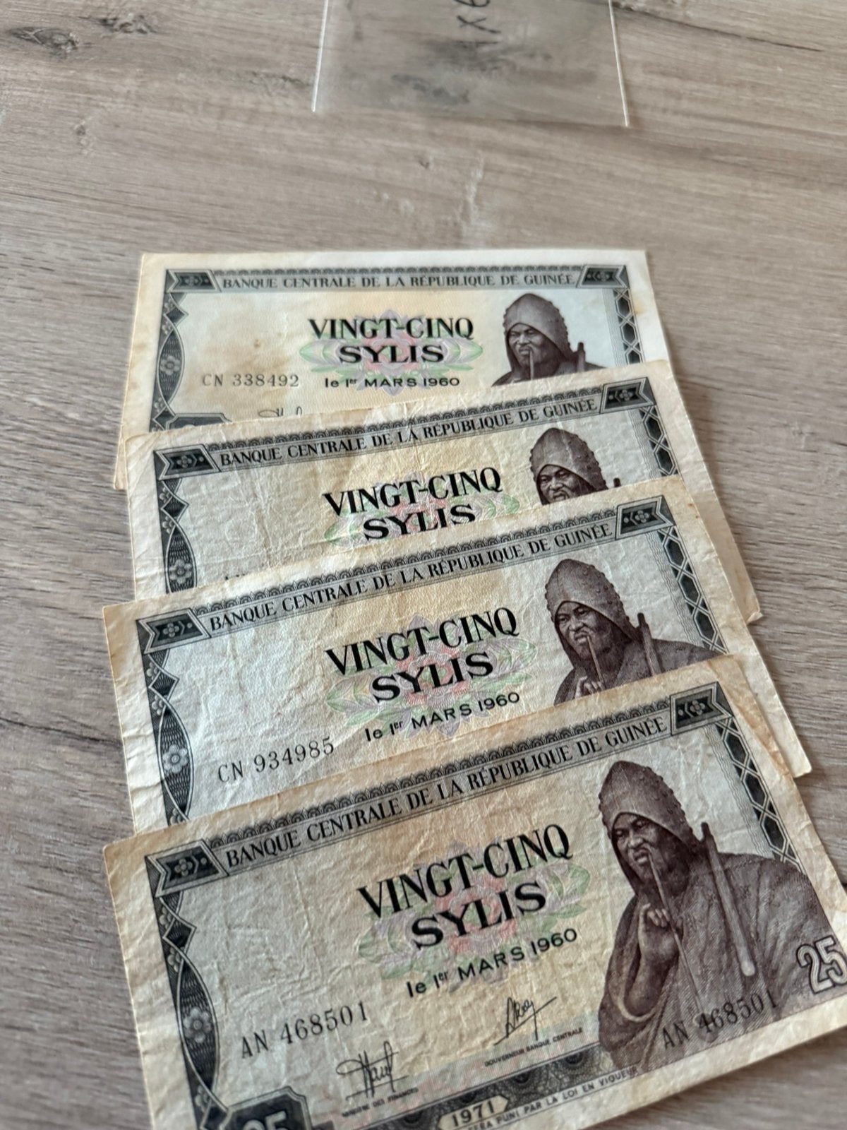 4 times 20 sylis Guinée, Timbres & Monnaies, Enlèvement ou Envoi