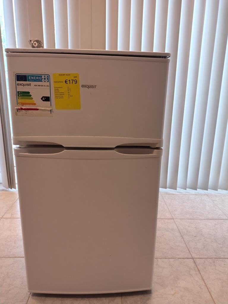 Petit réfrigérateur avec congélateur séparé en bon état 65+2, Electroménager, Classe énergétique A ou plus économe, 85 à 120 cm