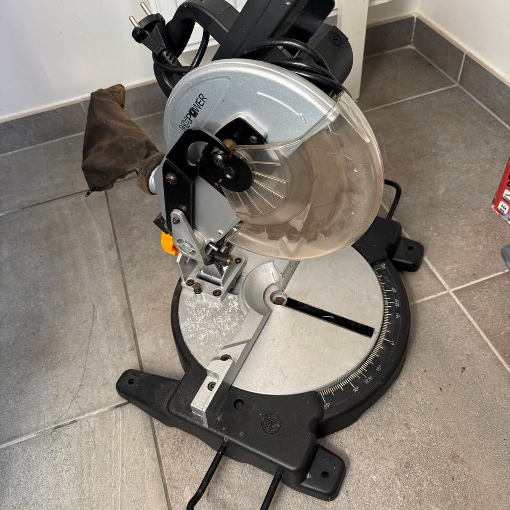 Scie à anglet, Enlèvement, Comme neuf