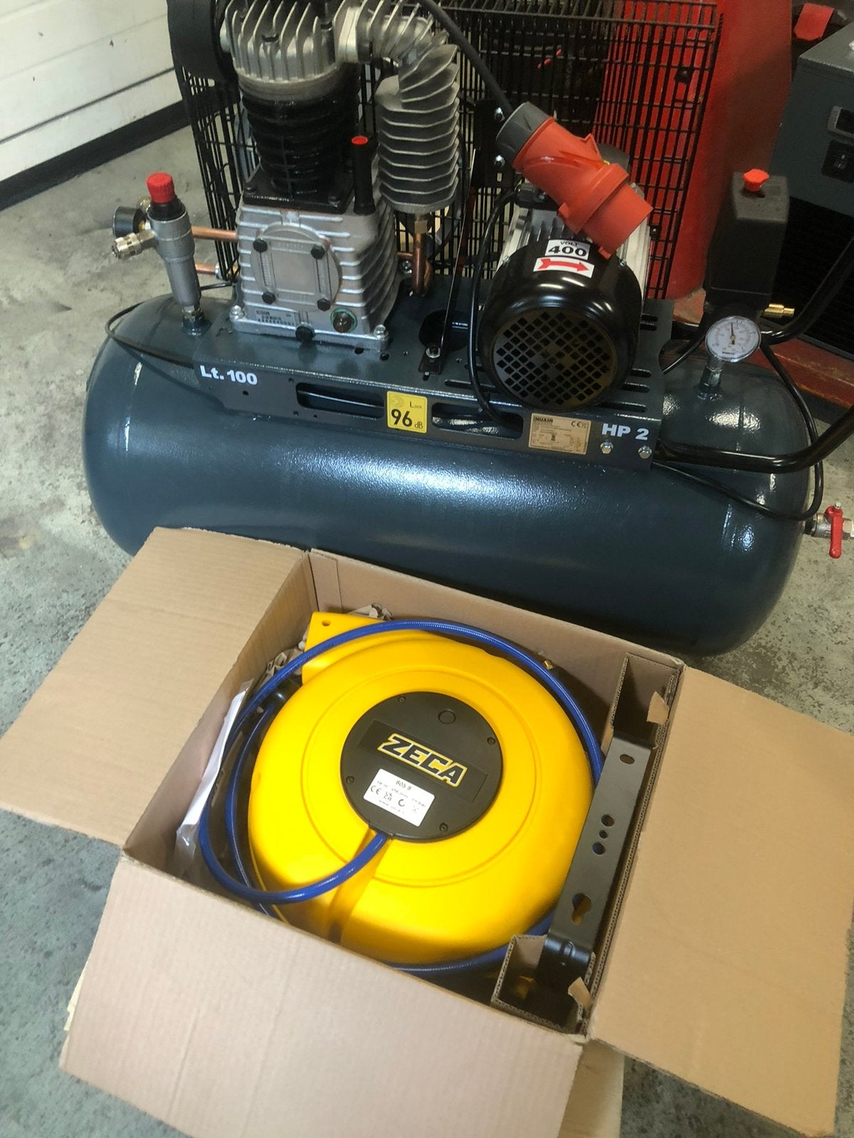 COMPRESSORS --schroefcompressor-luchtdroger goed -goedkoop!, Doe-het-zelf en Bouw, Ophalen