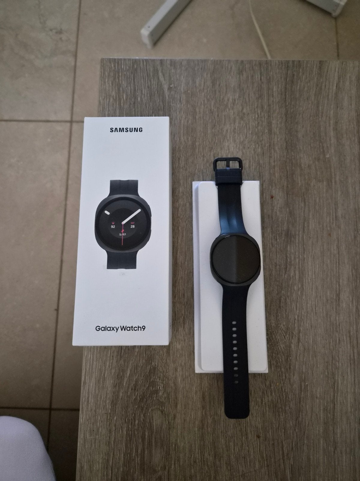 super affaire! Galaxy watch 9 neuve 40 mm LTE/4G, Bijoux, Sacs & Beauté, Enlèvement, Neuf, Noir, Android