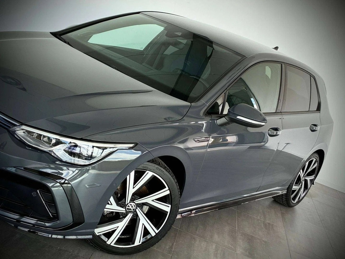 Volkswagen Golf 1.5eTSI DSG R-LINE-1ERPRO-COCKPIT-CARPLAY-CA, Argent ou Gris, Achat, Entreprise, https://public.car-pass.be/vhr/3153dbc3-4cbf-4b56-8542-9576869b8976