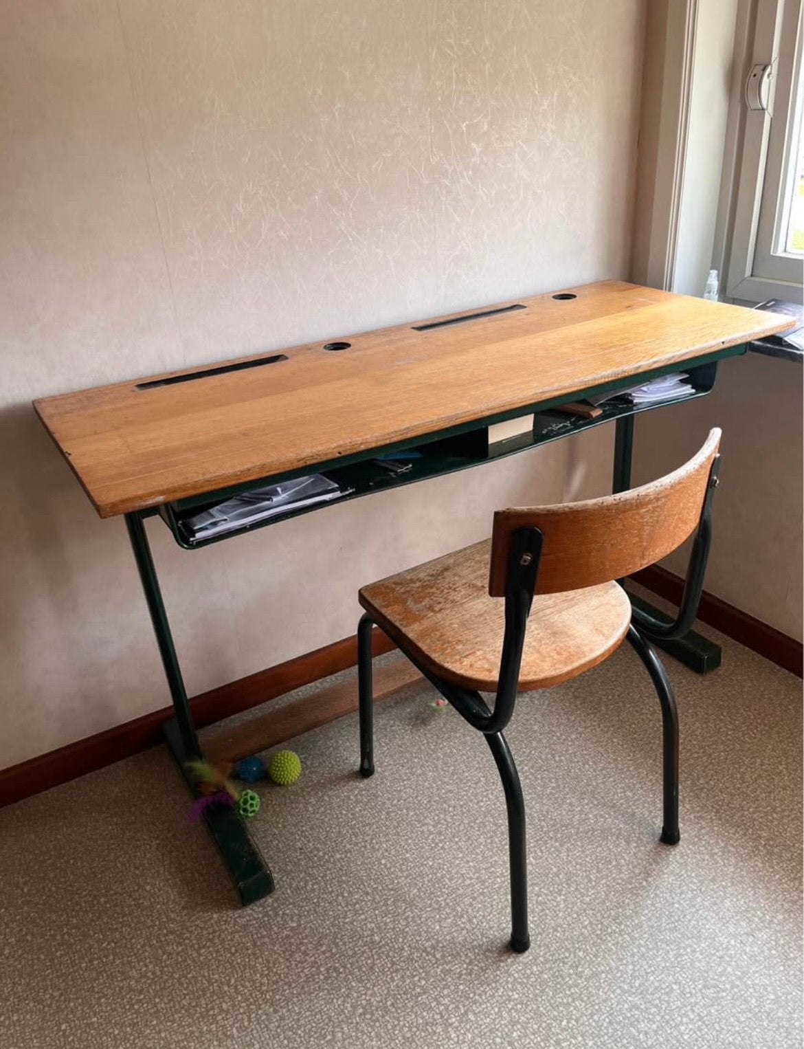 Bureau d'école vintage avec chaise, Vintage, Enlèvement, Comme neuf