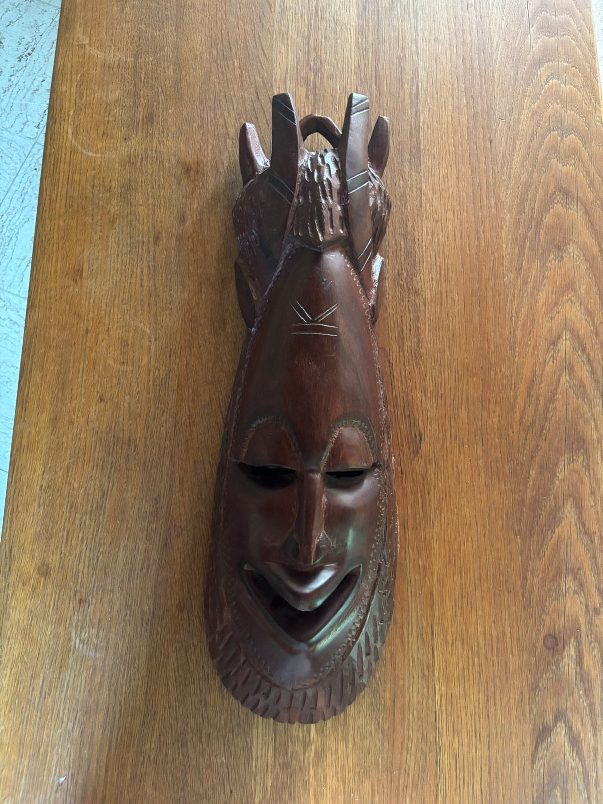 Masque en bois africain, Enlèvement