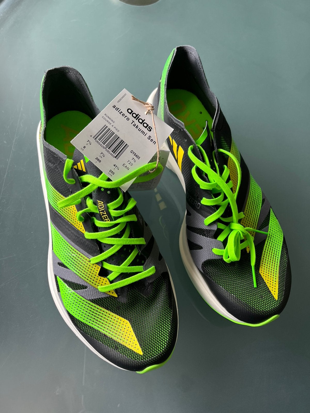 Adidas sportschoenen NIEUW 41 1/3, Sport en Fitness, Adidas, Hardloopschoenen, Nieuw, Ophalen of Verzenden