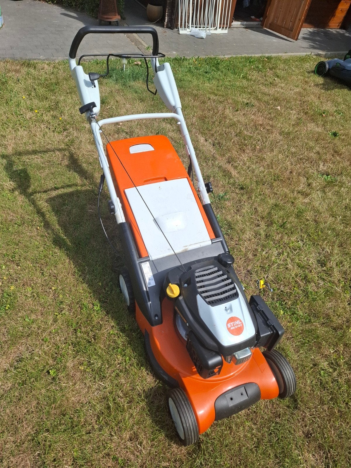 Stihl RM545V grasmachine te koop, Ophalen, Zo goed als nieuw, Benzine-grasmaaier, Opvangbak