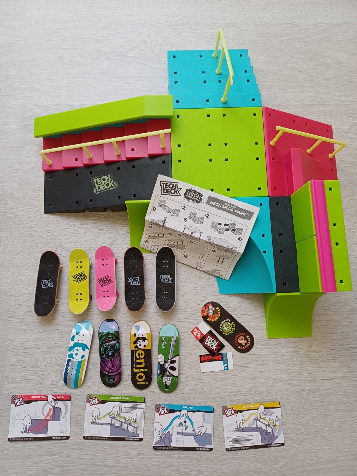 Tech Deck Neon Mega Park + mini skateboards, Ophalen, Zo goed als nieuw